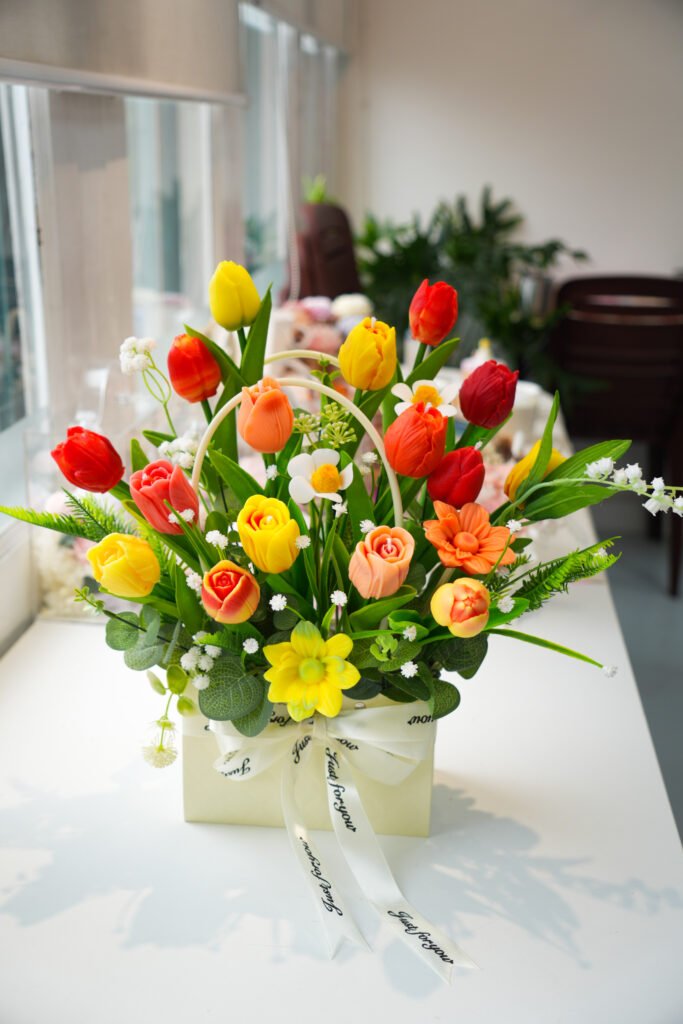 Giỏ hoa tulip nến thơm lớn